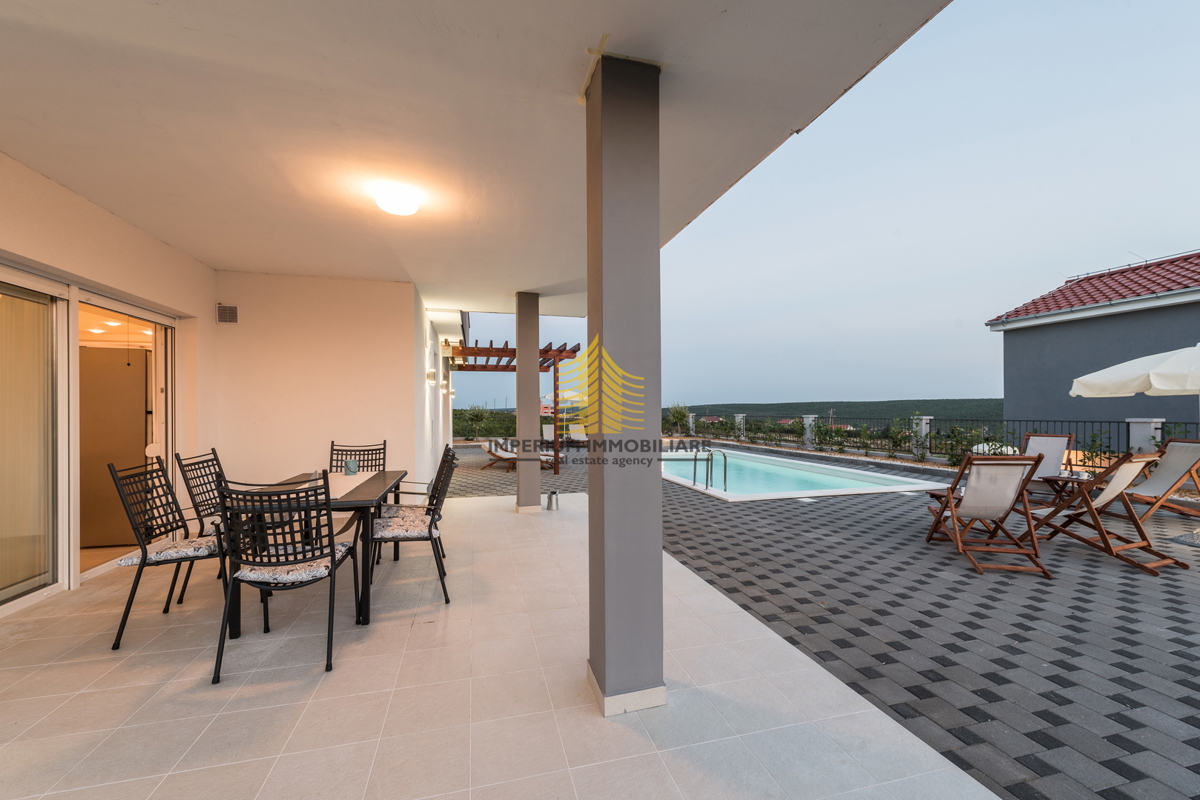 Hiša, Prodaja, Vila