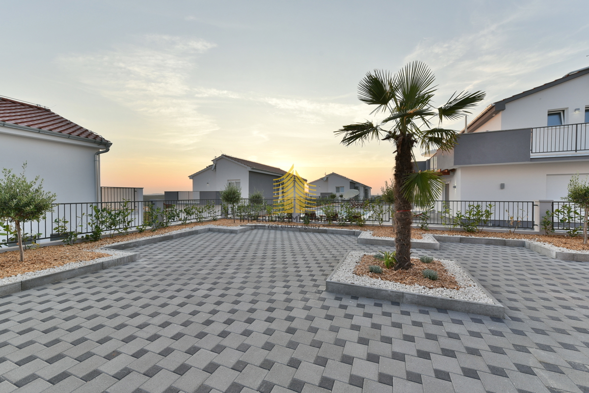 Hiša, Prodaja, Vila