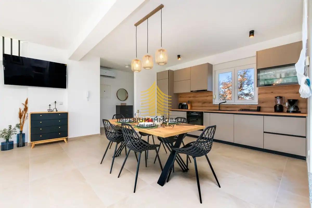 Hiša, Prodaja, Zadar in okolica, Murvica, 100 m2, V nizu