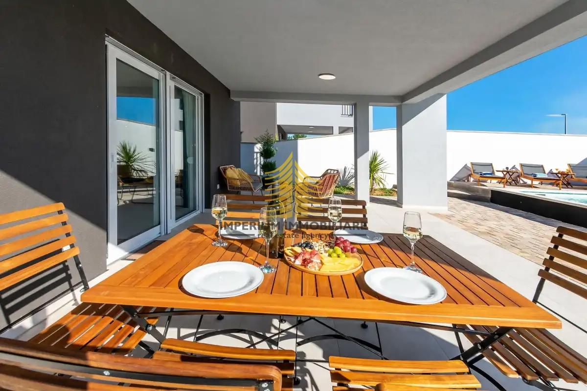 Hiša, Prodaja, Zadar in okolica, Murvica, 100 m2, V nizu