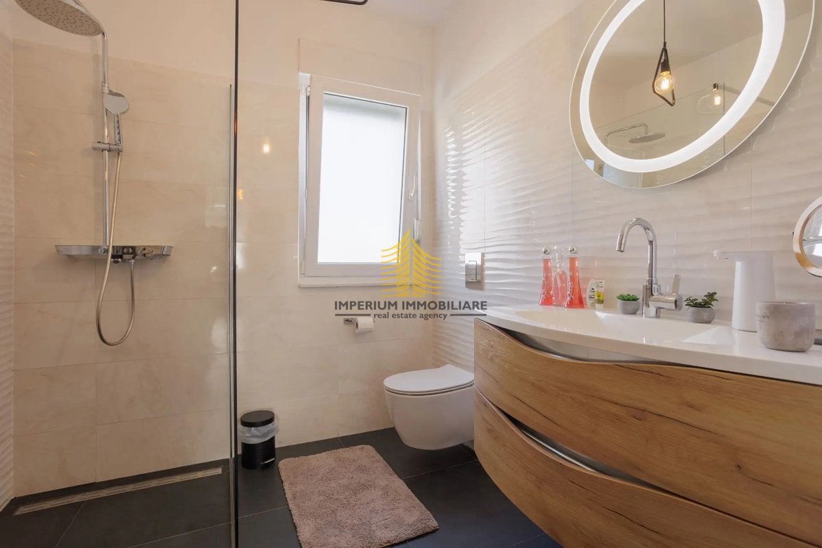 Hiša, prodaja, Kaštel Stari, 190 m2, samostojna