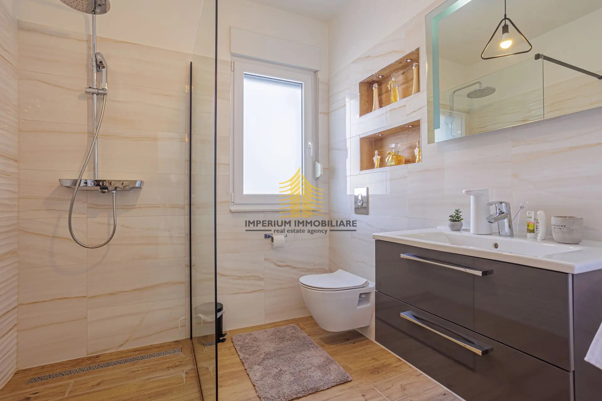 Hiša, prodaja, Kaštel Stari, 190 m2, samostojna