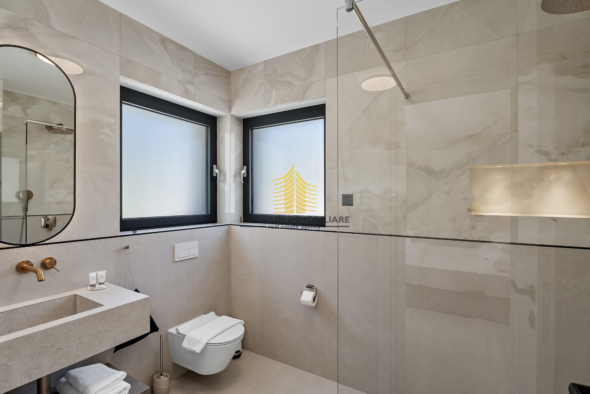 Hiša, Prodaja, Podstrana, 300m2, Vila