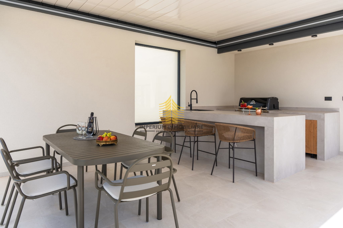 Hiša, Prodaja, Podstrana, 300m2, Vila