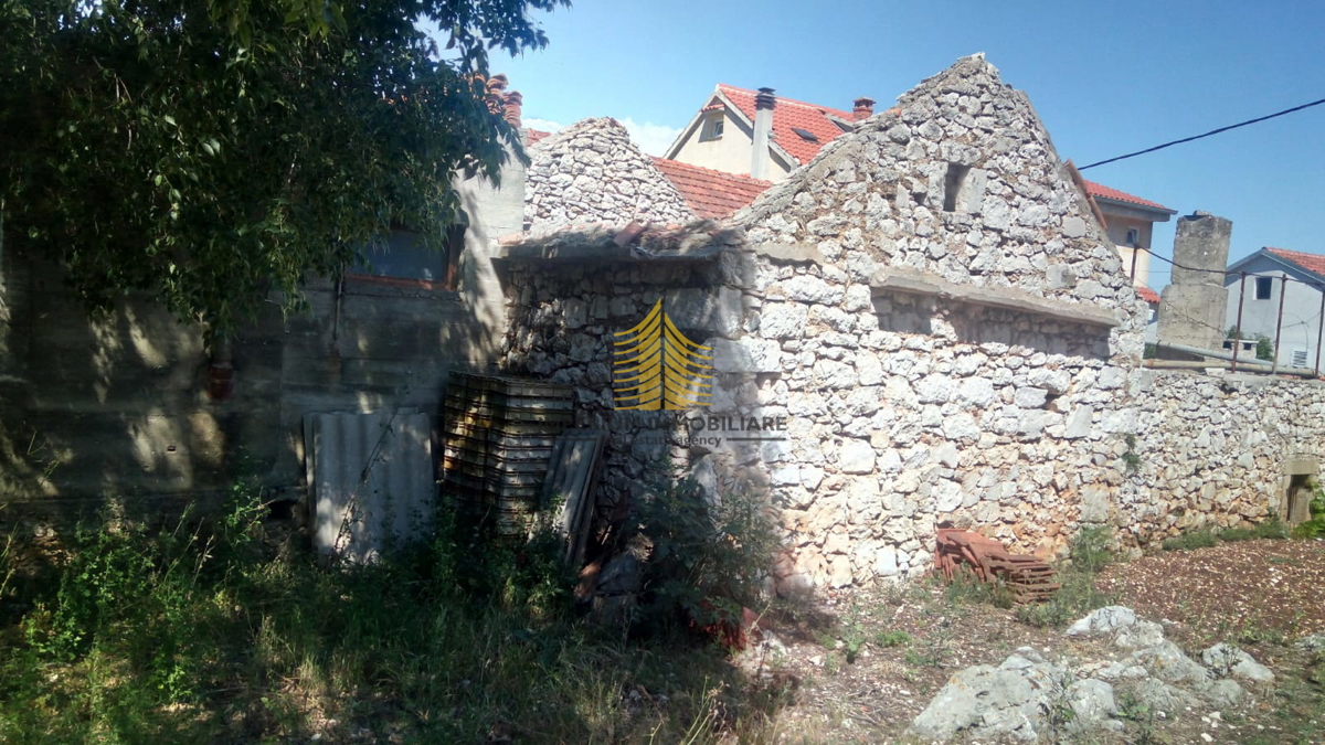 Hiša, Prodaja, Tkon, 350 m2, Samostojna