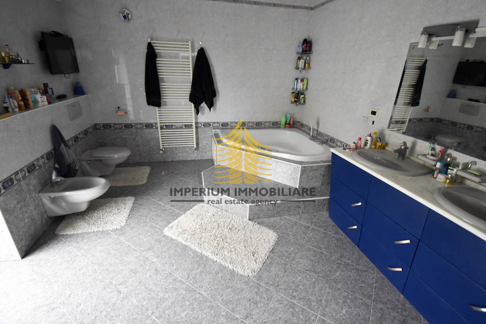 Hiša, Prodaja, Zagreb, Gajnice, 300 m2, Samostojna