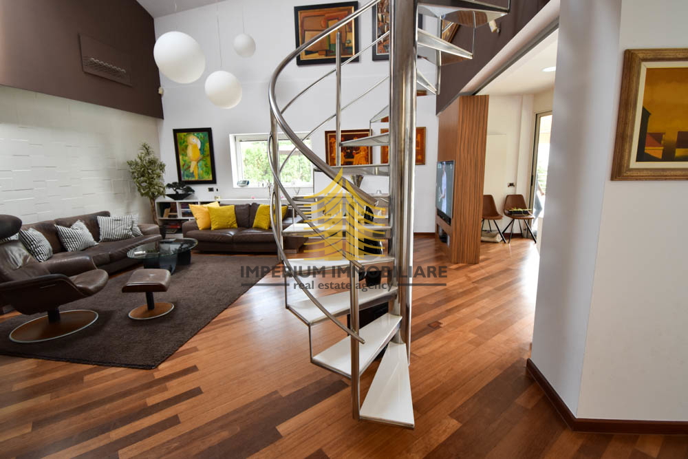Hiša, Prodaja, Zagreb, Gajnice, 300 m2, Samostojna