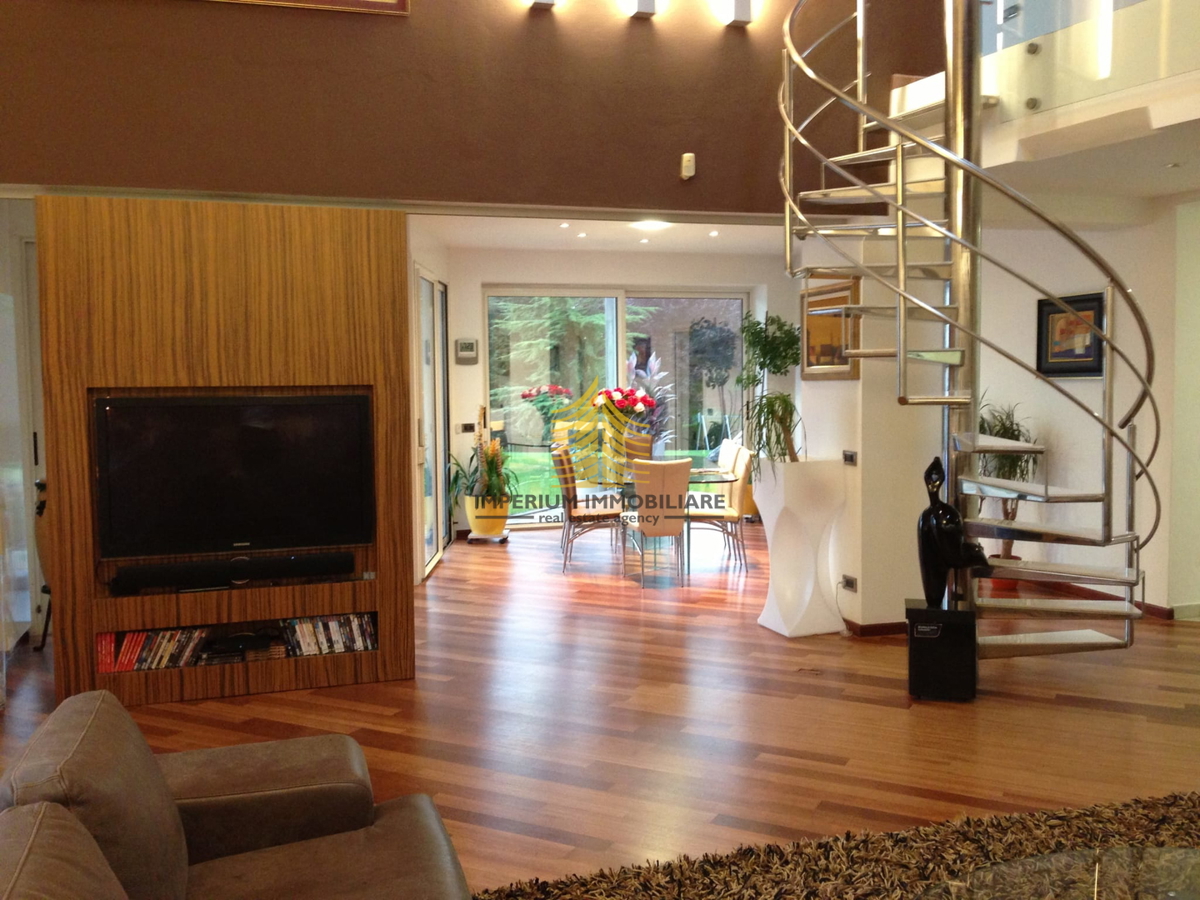 Hiša, Prodaja, Zagreb, Gajnice, 300 m2, Samostojna