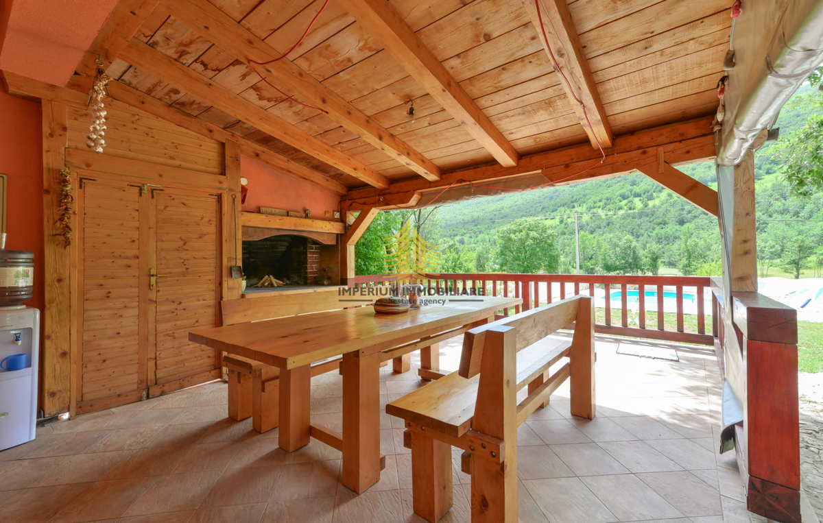 Hiša, Prodaja, Gračac, 210 m2, Samostojna