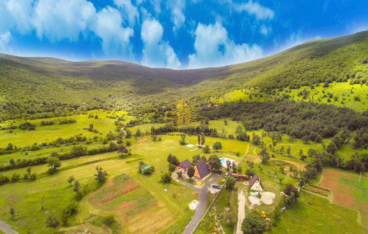 Hiša, Prodaja, Gračac, 210 m2, Samostojna