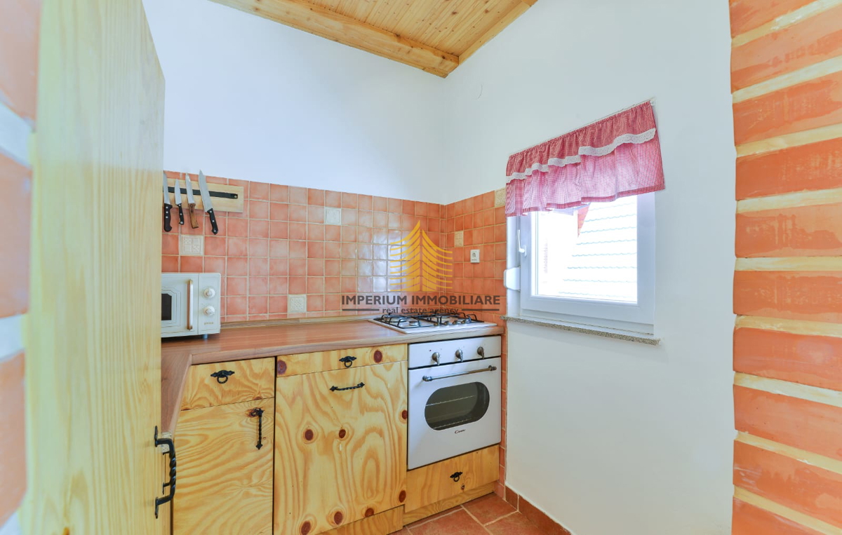 Hiša, Prodaja, Gračac, 210 m2, Samostojna