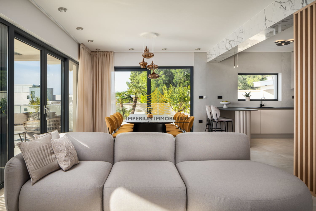 Hiša, Prodaja, Podstrana, 300m2, Vila