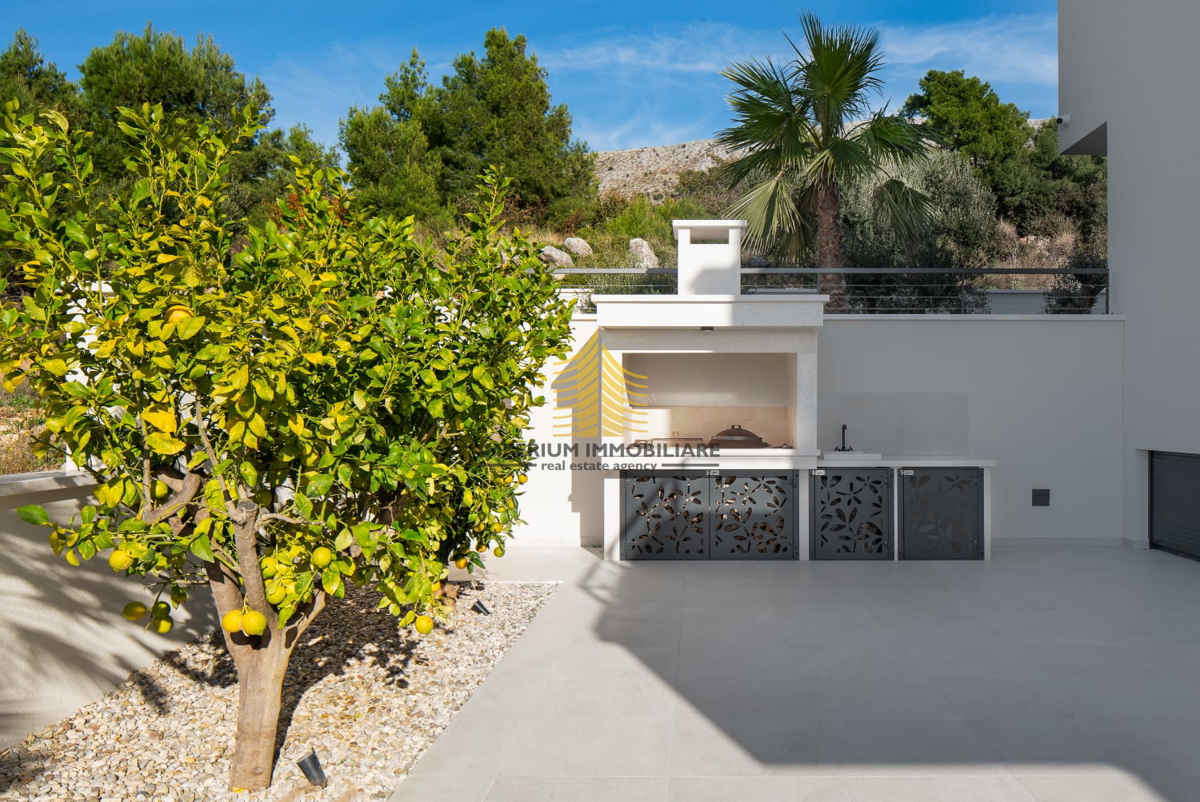 Hiša, Prodaja, Podstrana, 300m2, Vila
