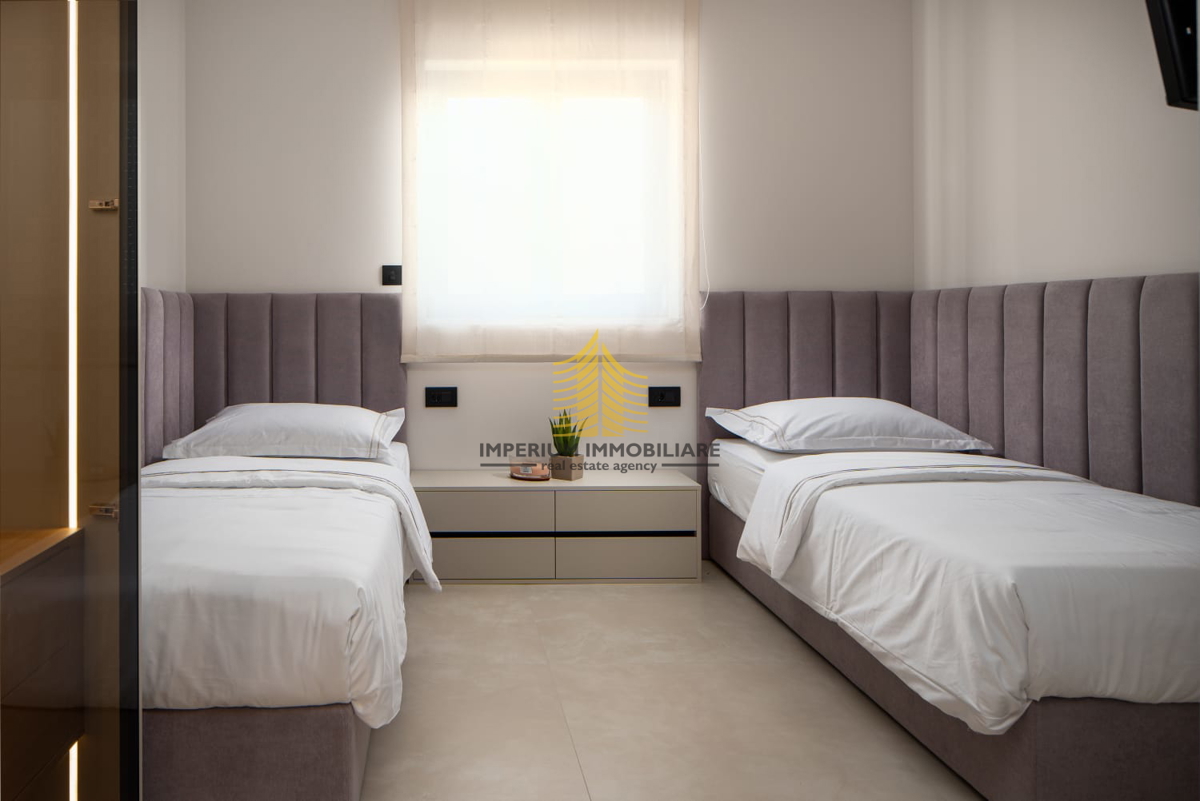 Hiša, Prodaja, Podstrana, 300m2, Vila