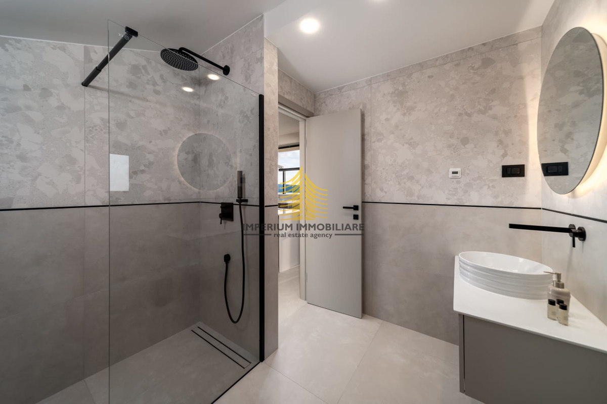 Hiša, Prodaja, Podstrana, 300m2, Vila