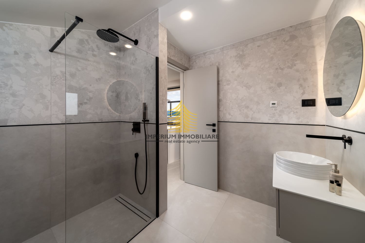 Hiša, Prodaja, Podstrana, 300m2, Vila