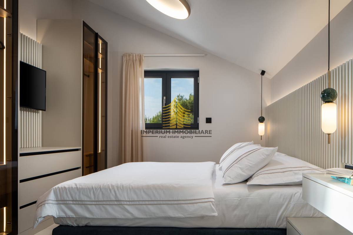 Hiša, Prodaja, Podstrana, 300m2, Vila