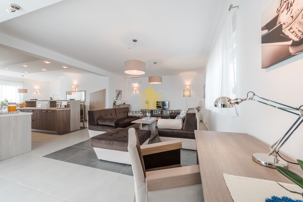 Hiša, Prodaja, Sukošan, Debeljak, 188 m2, Vila