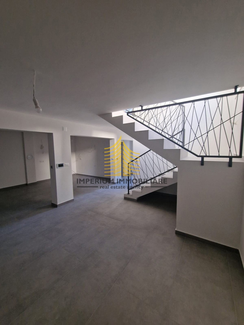 Hiša, Prodaja, Šibenik, Meterize, 353,24 m2, V vrsti