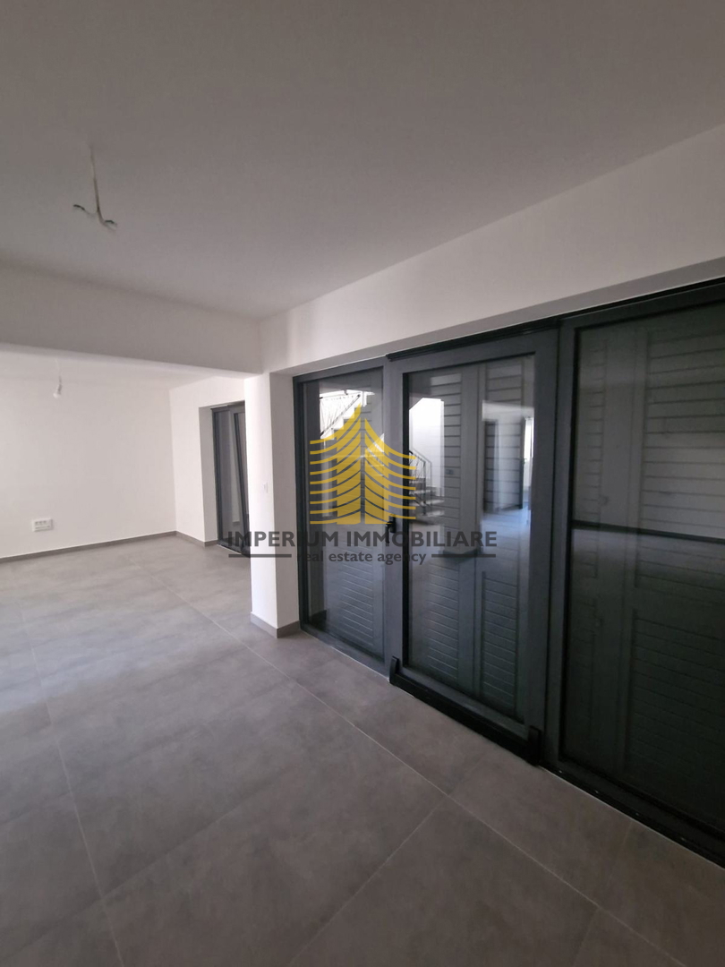 Hiša, Prodaja, Šibenik, Meterize, 353,24 m2, V vrsti