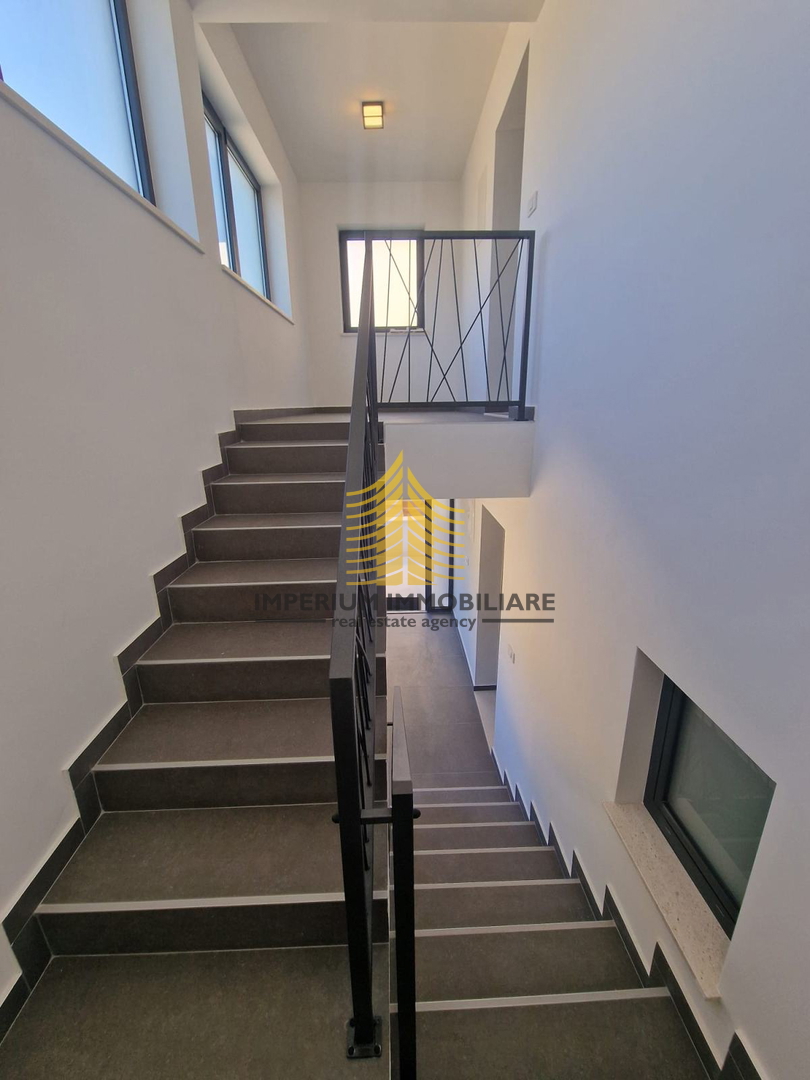 Hiša, Prodaja, Šibenik, Meterize, 353,24 m2, V vrsti