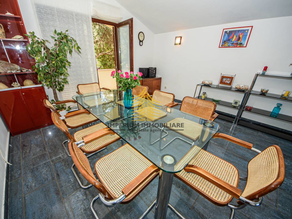 Hiša, prodaja, Supetar, 200 m2, samostojna