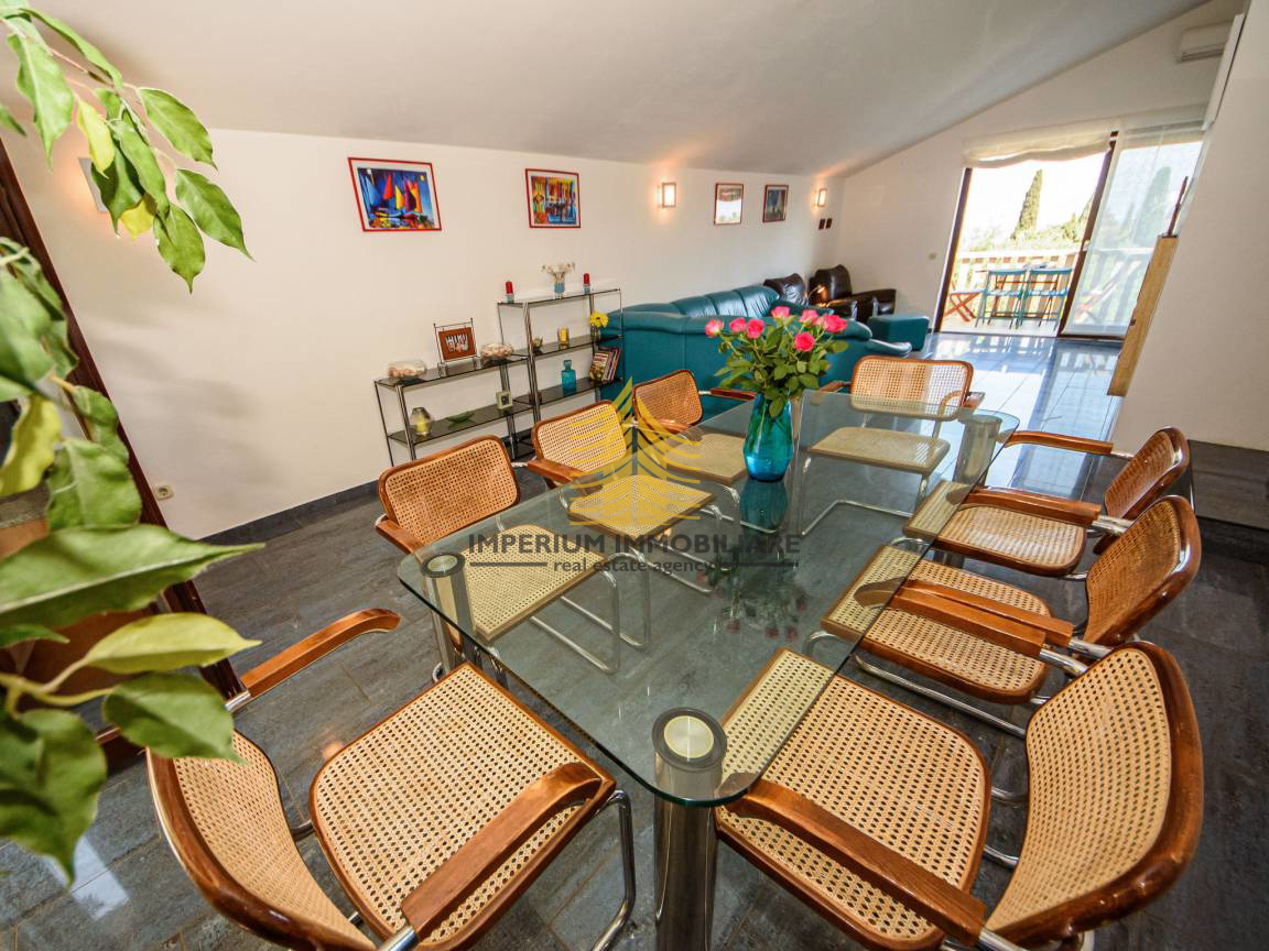 Hiša, prodaja, Supetar, 200 m2, samostojna