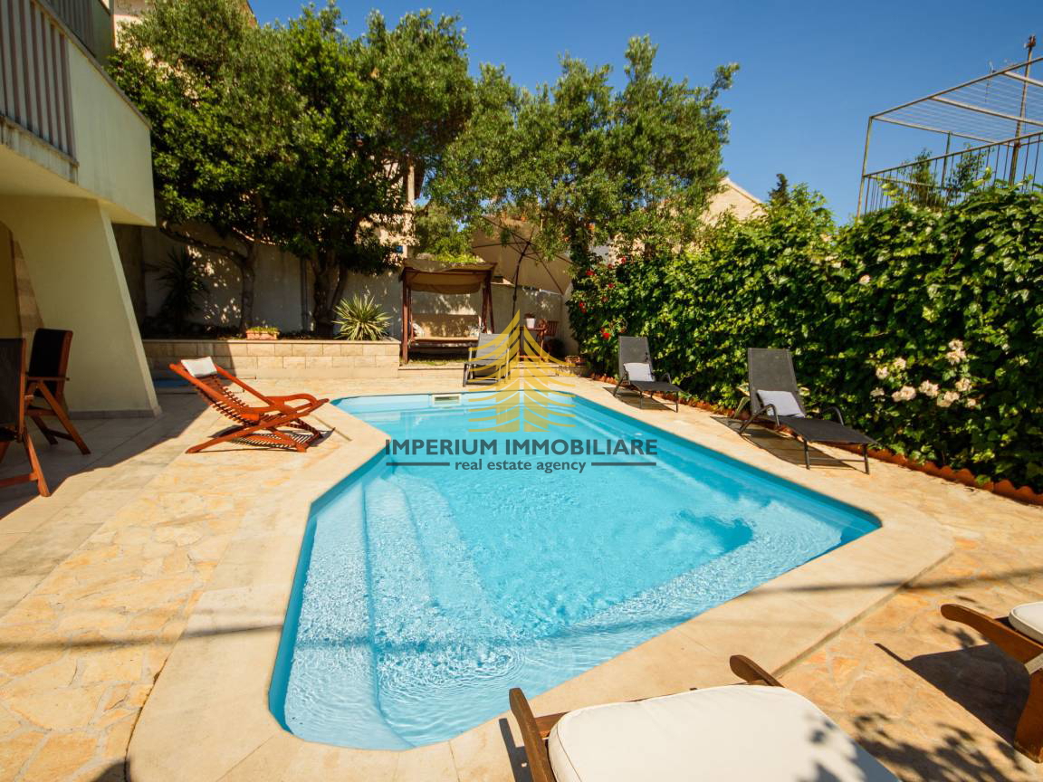 Hiša, prodaja, Supetar, 200 m2, samostojna