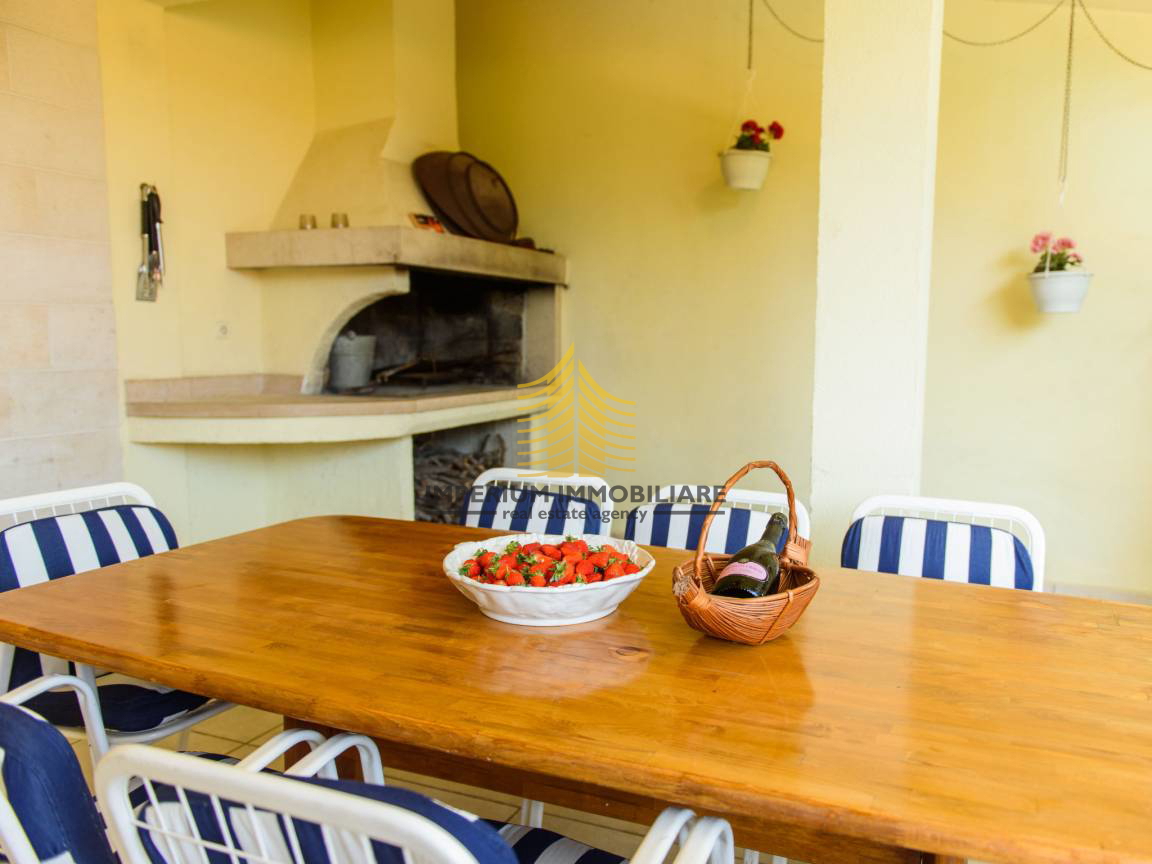 Hiša, prodaja, Supetar, 200 m2, samostojna