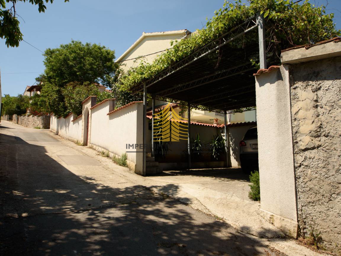 Hiša, prodaja, Supetar, 200 m2, samostojna