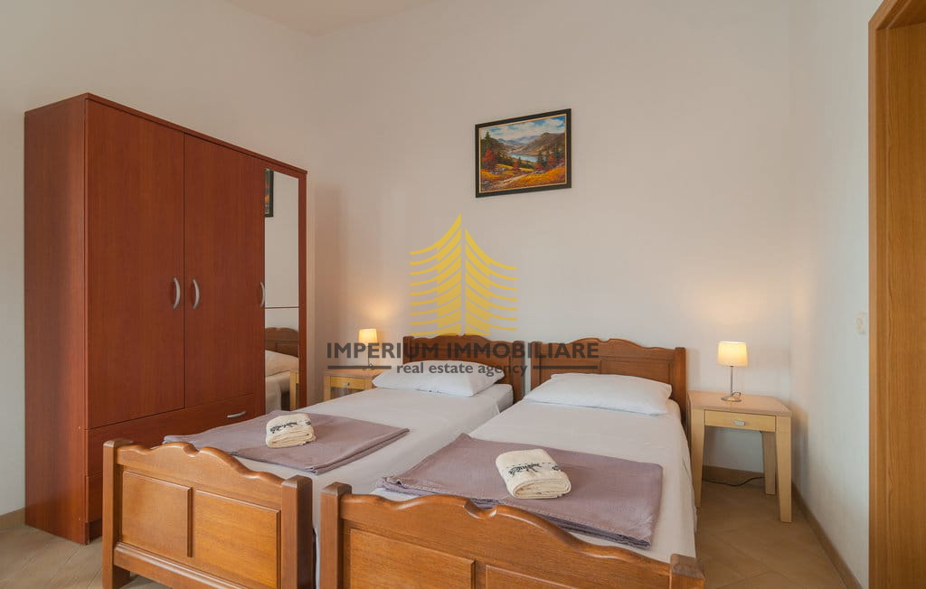 Hiša, prodaja, Splitska, 480 m2, samostojna