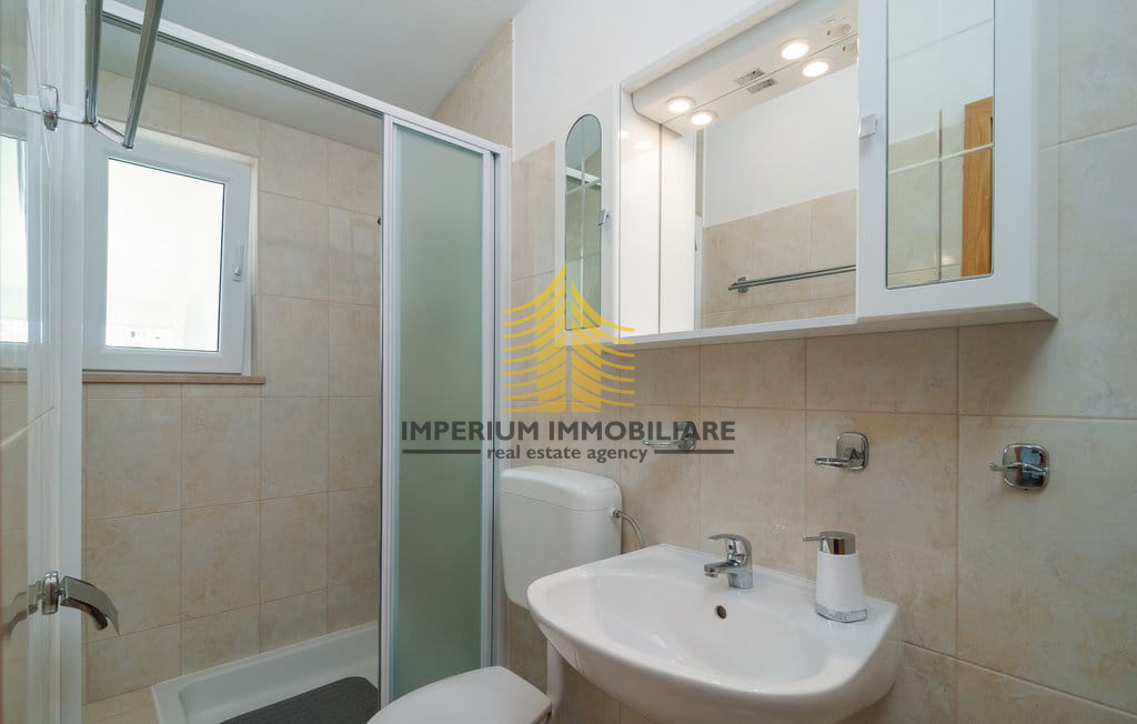 Hiša, prodaja, Splitska, 480 m2, samostojna