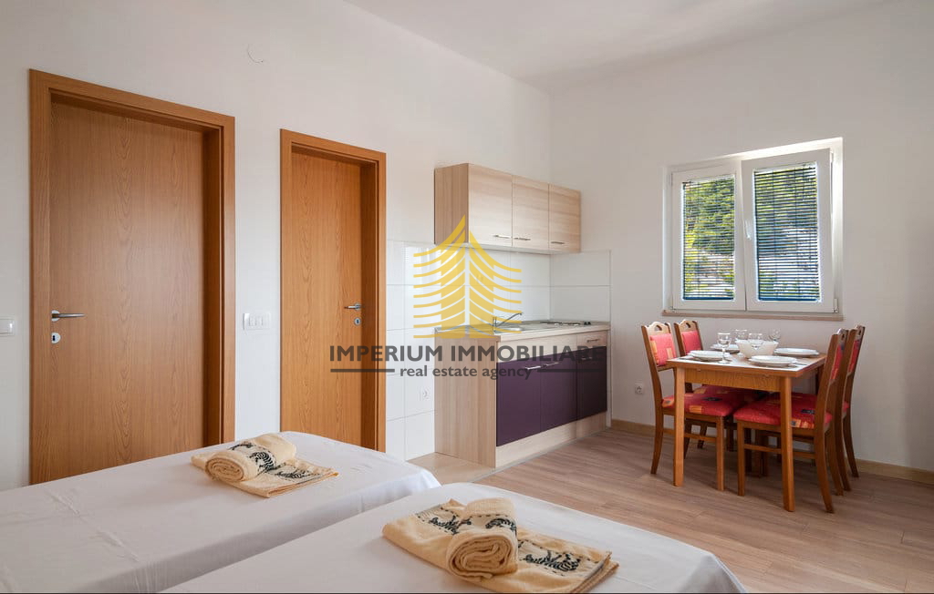 Hiša, prodaja, Splitska, 480 m2, samostojna