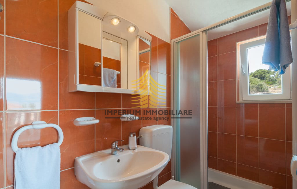 Hiša, prodaja, Splitska, 480 m2, samostojna