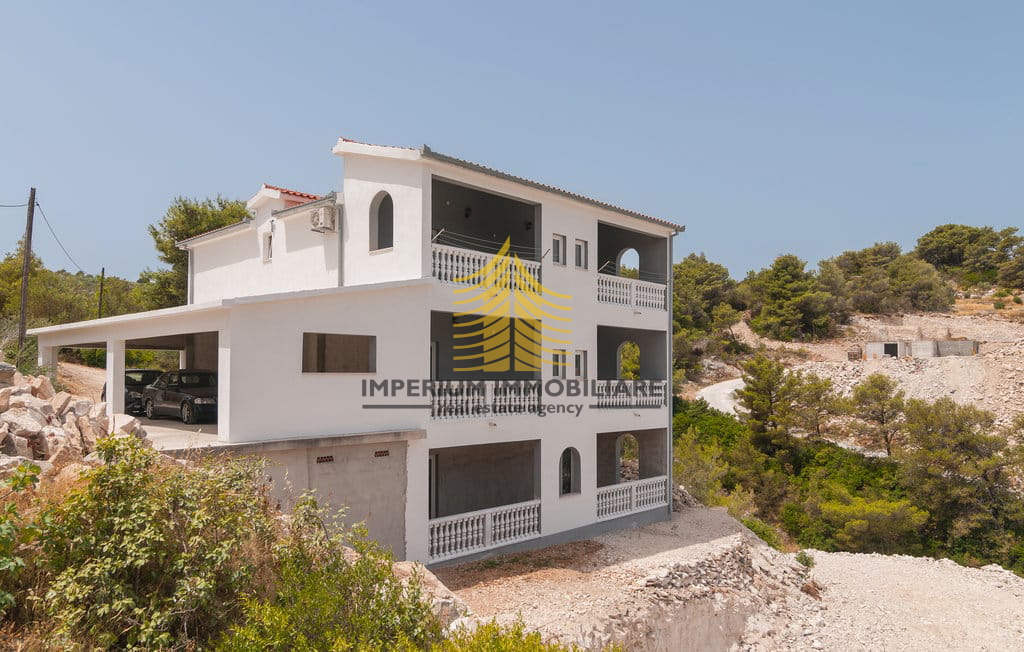 Hiša, prodaja, Splitska, 480 m2, samostojna