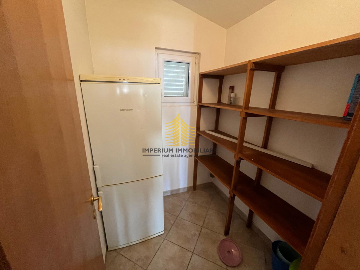 Hiša, prodaja, Kaštel Sućurac, 310 m2, samostojna