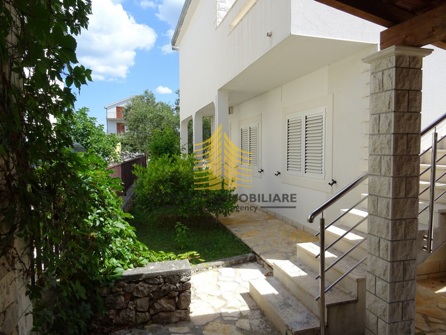 Hiša, prodaja, Rogoznica, 200 m2, samostojna