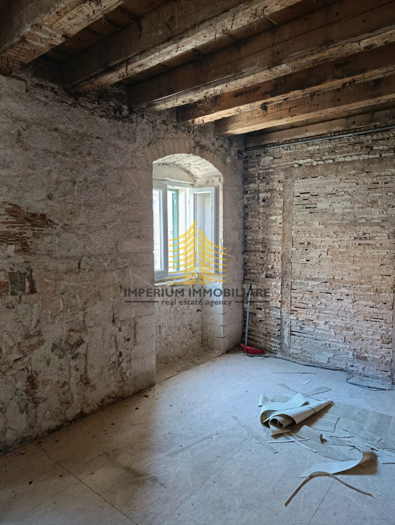 Stan, prodaja, Sinj, 40 m2, 1,5-prostorsko (1S+DB)