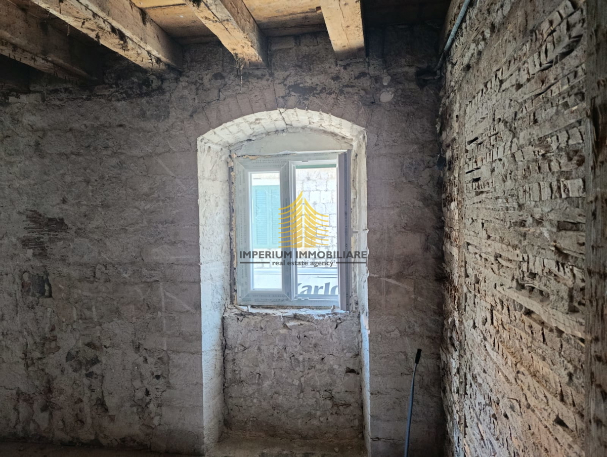 Stan, prodaja, Sinj, 40 m2, 1,5-prostorsko (1S+DB)