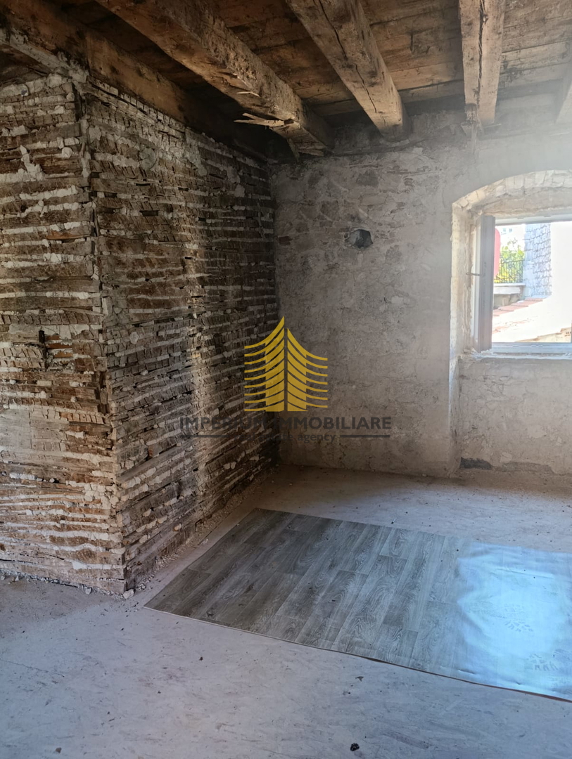 Stan, prodaja, Sinj, 40 m2, 1,5-prostorsko (1S+DB)