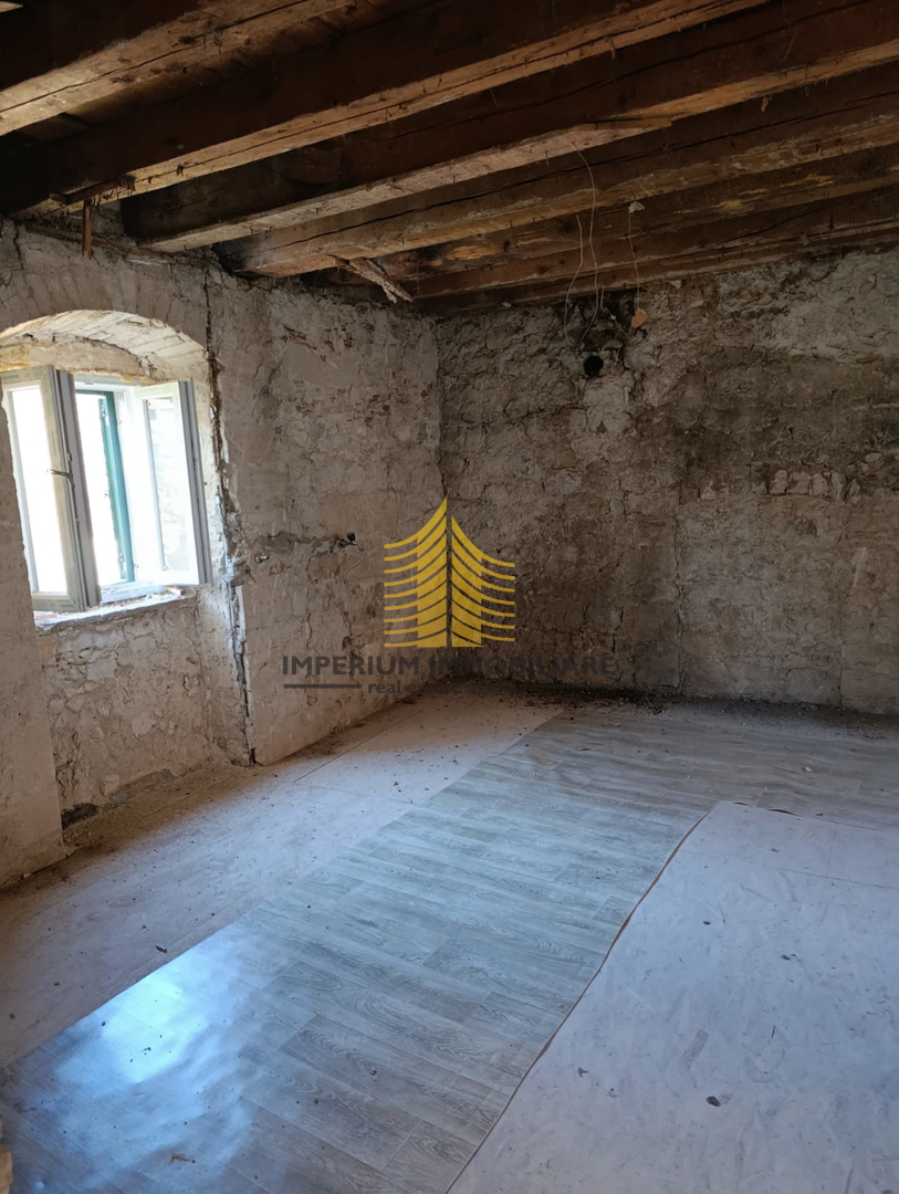 Stan, prodaja, Sinj, 40 m2, 1,5-prostorsko (1S+DB)