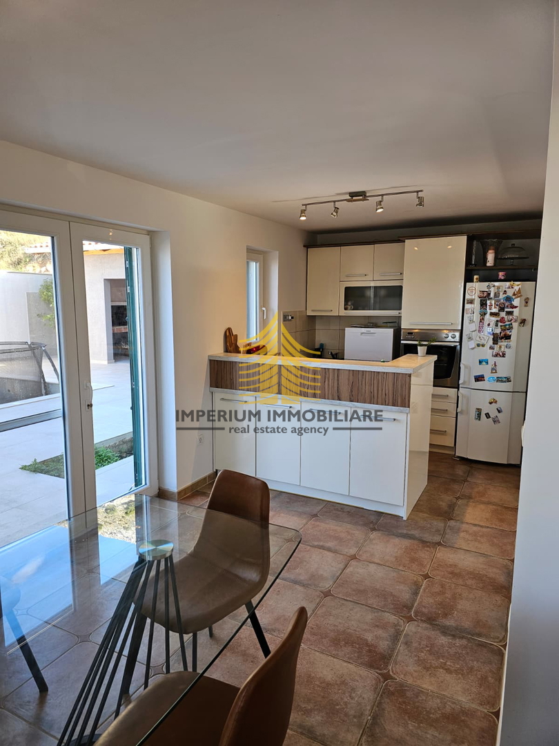 Hiša, prodaja, Podstrana, 200 m2, samostojna