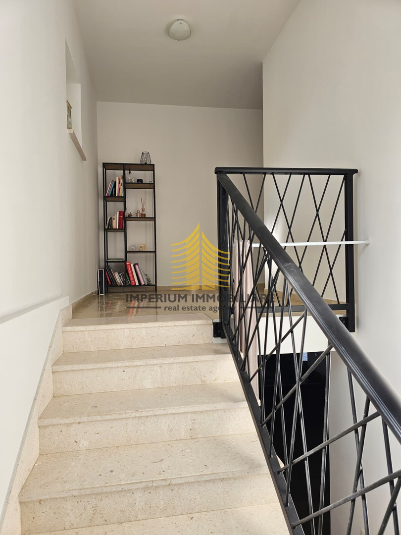 Hiša, prodaja, Podstrana, 200 m2, samostojna