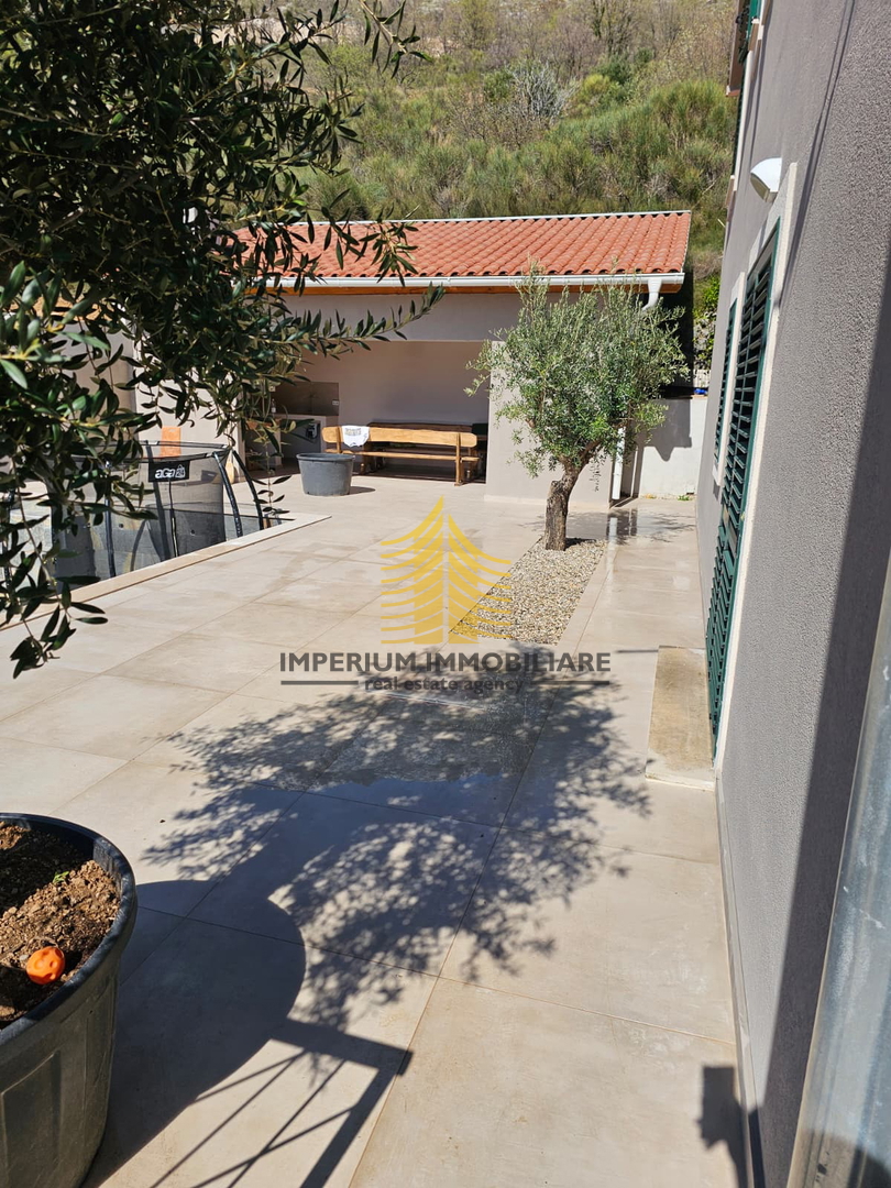 Hiša, prodaja, Podstrana, 200 m2, samostojna