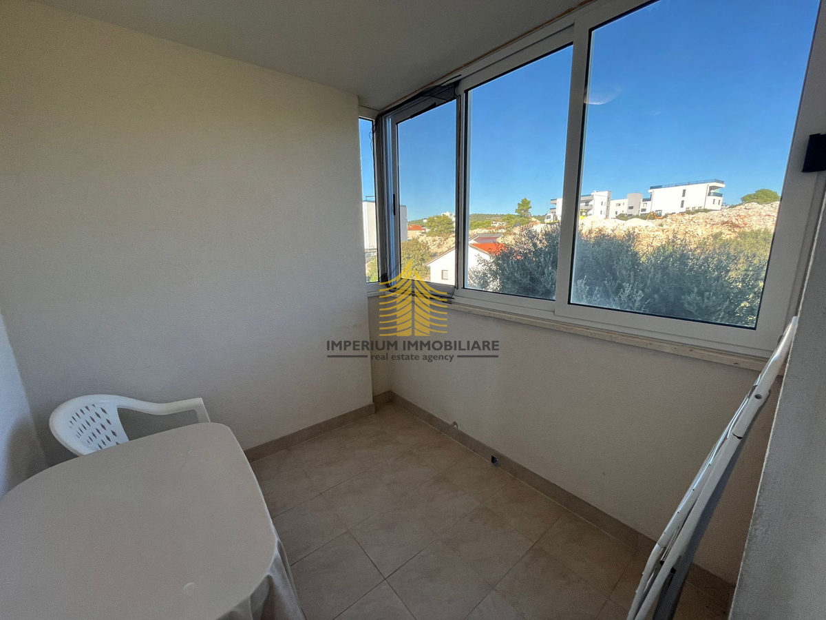 Stan, prodaja, Okrug, Okrug Gornji, 45 m2, 1,5-prostorsko (1S + DB)