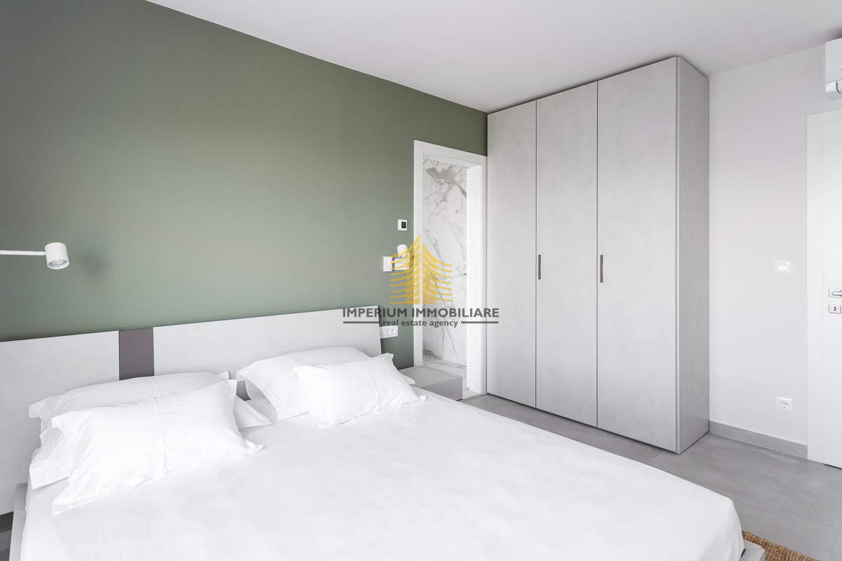 Hiša, prodaja, Dugi Rat, Jesenice, 213 m2, samostojna