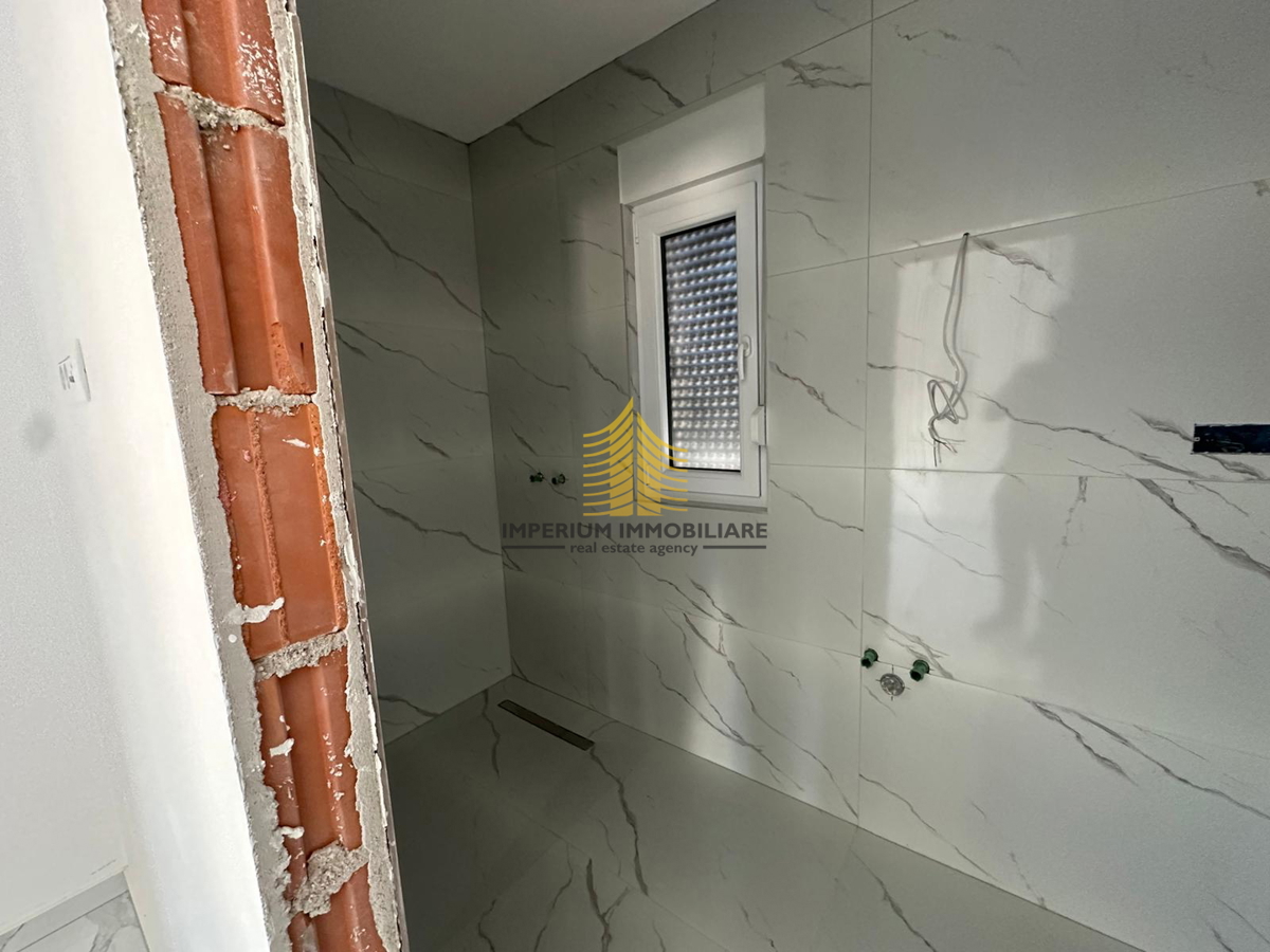 Stan, Prodaja, Okrug, Okrug Gornji, 110 m2, 4,5-prostorsko (4P+DB)