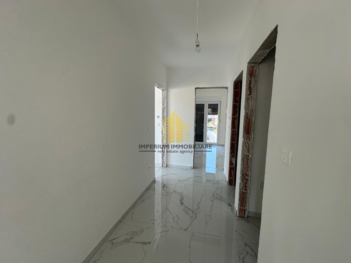 Stan, Prodaja, Okrug, Okrug Gornji, 110 m2, 4,5-prostorsko (4P+DB)