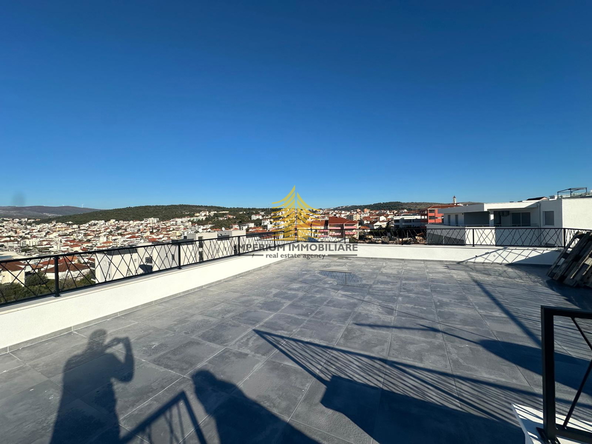 Stan, Prodaja, Okrug, Okrug Gornji, 110 m2, 4,5-prostorsko (4P+DB)