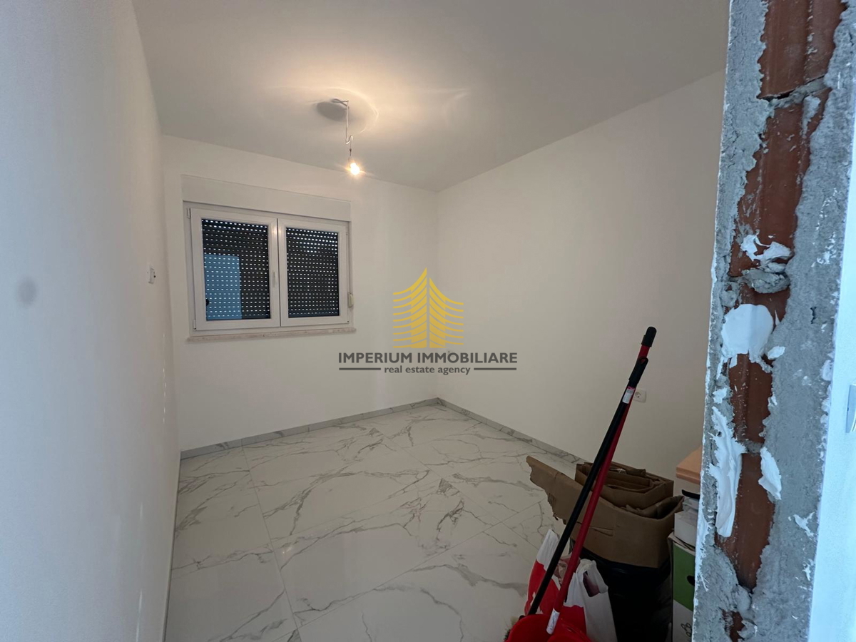 Stan, Prodaja, Okrug, Okrug Gornji, 110 m2, 4,5-prostorsko (4P+DB)